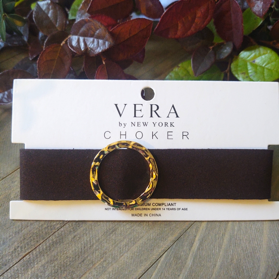 Vera By New York Hammered Metal Round Shape Stencil Leatherette Choker Necklace.
